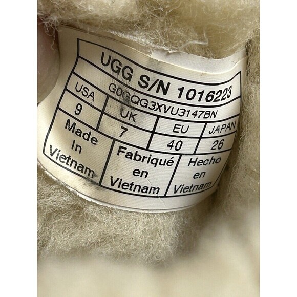 UGG Women's Classic Short Boot Size 9 - Chestnut Suede Exterior Sherpa Lining - Picture 6 of 8